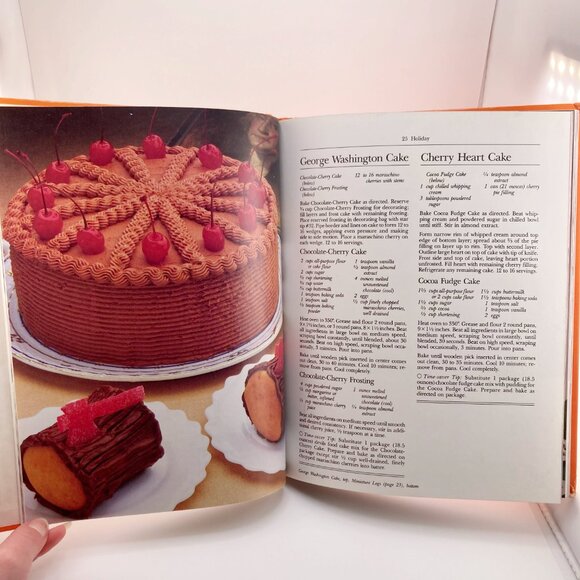 VINTAGE Betty Crocker's Cake Decorating cookbook ~ 1980s how-to dessert book - Picture 7 of 16